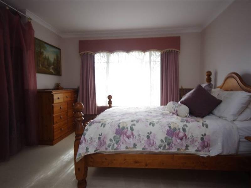 17 Heathfield Drive, Landsdale WA 6065