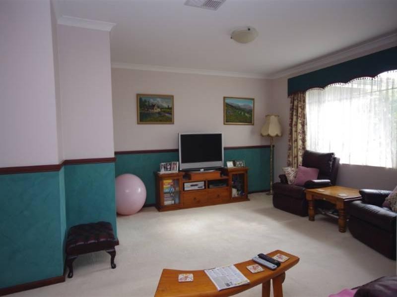 17 Heathfield Drive, Landsdale WA 6065