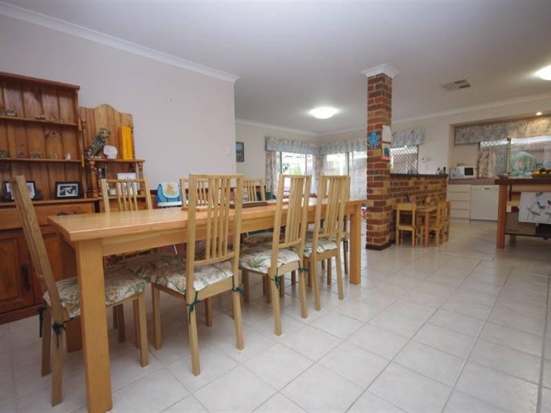 17 Heathfield Drive, Landsdale WA 6065