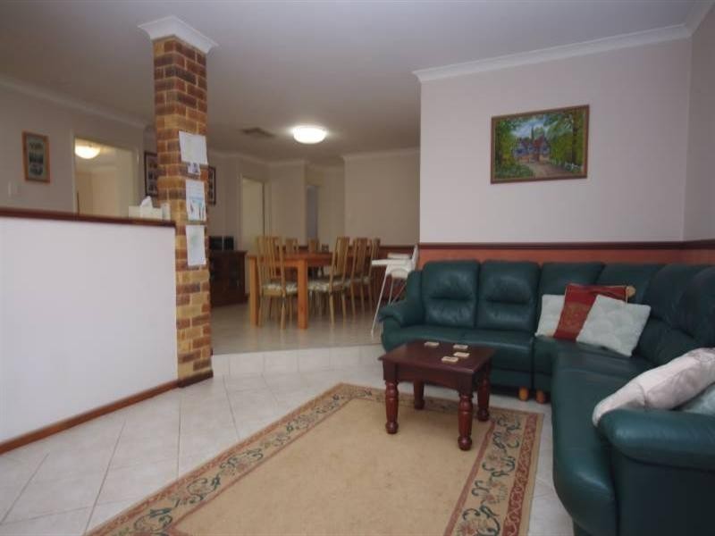 17 Heathfield Drive, Landsdale WA 6065