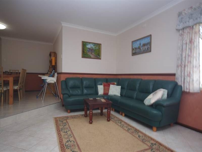 17 Heathfield Drive, Landsdale WA 6065