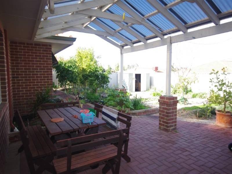 17 Heathfield Drive, Landsdale WA 6065