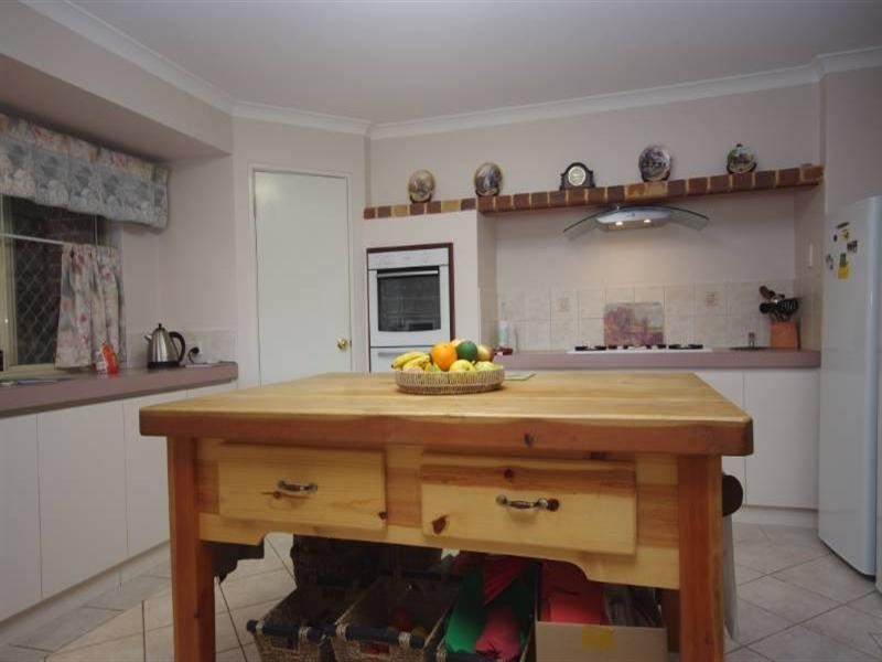 17 Heathfield Drive, Landsdale WA 6065