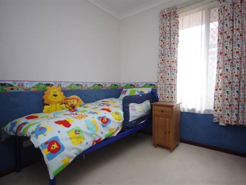 17 Heathfield Drive, Landsdale WA 6065