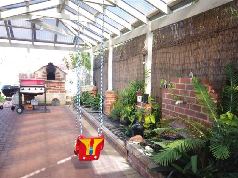 17 Heathfield Drive, Landsdale WA 6065