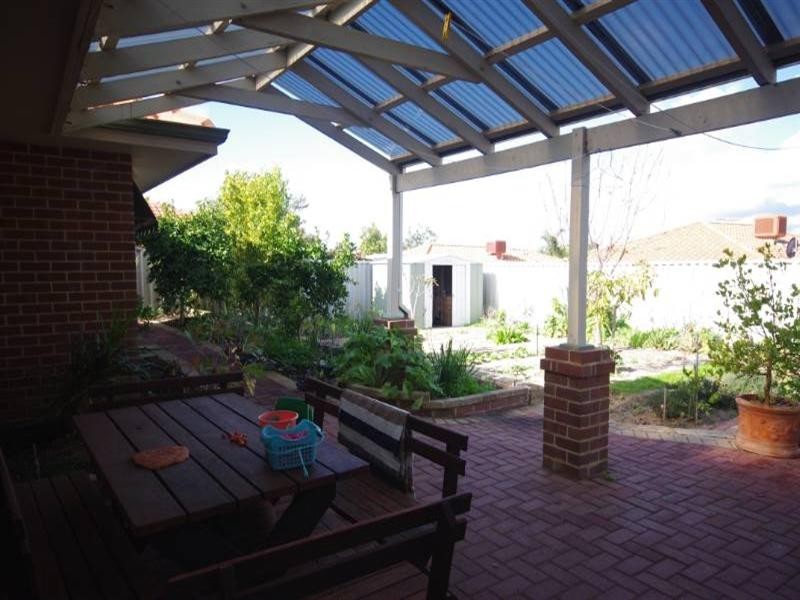 17 Heathfield Drive, Landsdale WA 6065