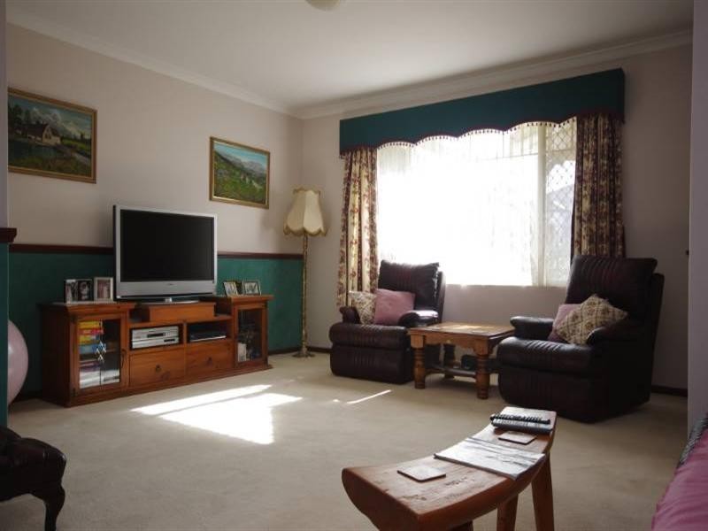 17 Heathfield Drive, Landsdale WA 6065