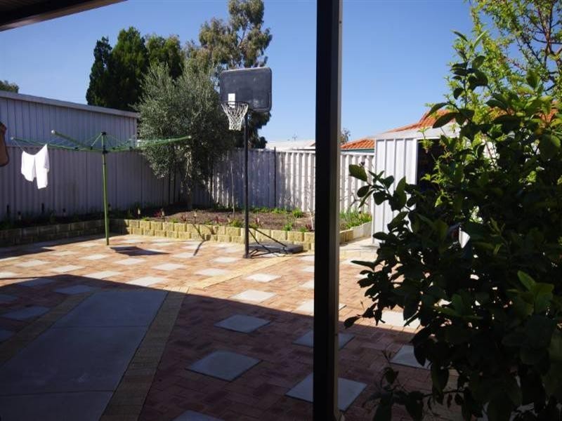 2a Shalford Way, Girrawheen WA 6064