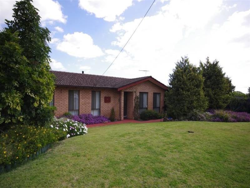 29 Dressler Way, Girrawheen WA 6064