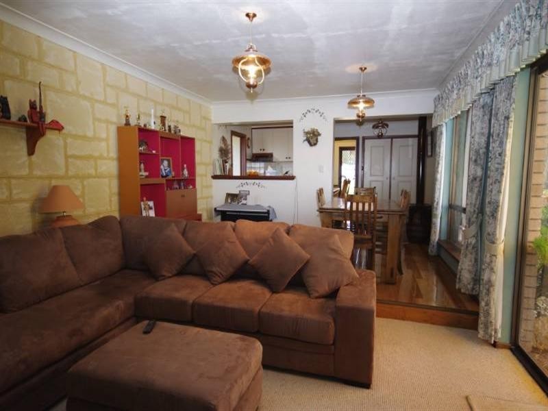 29 Dressler Way, Girrawheen WA 6064