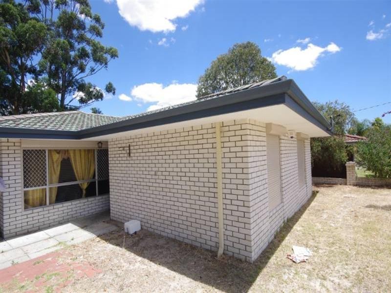 15 Brecknock Way, Girrawheen WA 6064