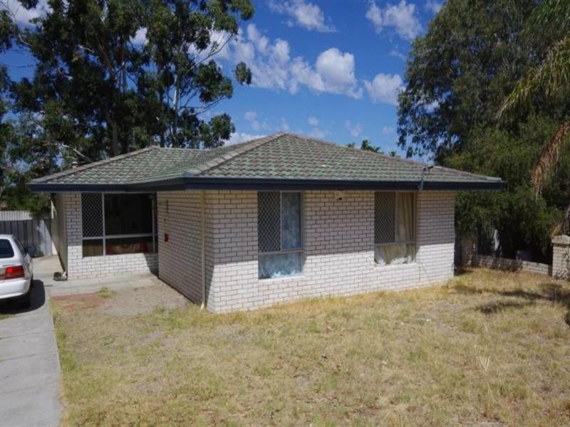 15 Brecknock Way, Girrawheen WA 6064
