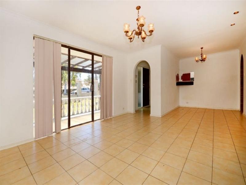 90 Girrawheen Avenue, Girrawheen WA 6064