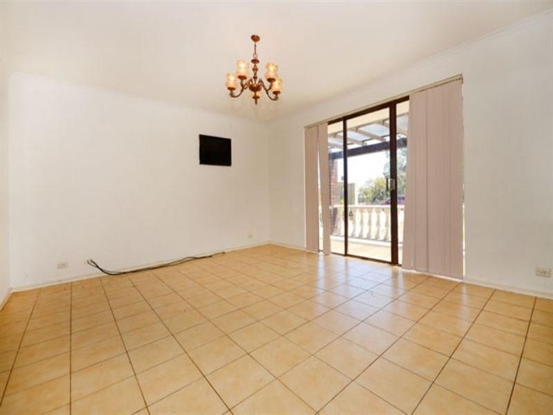 90 Girrawheen Avenue, Girrawheen WA 6064