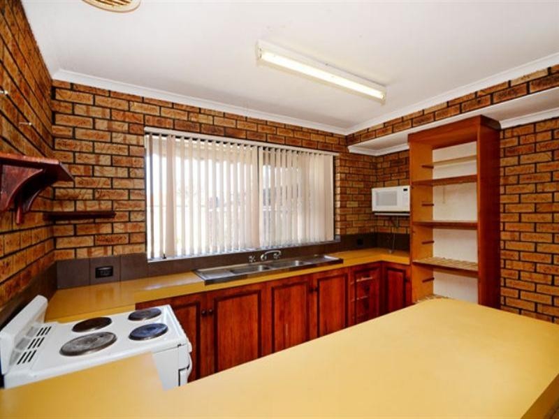 90 Girrawheen Avenue, Girrawheen WA 6064