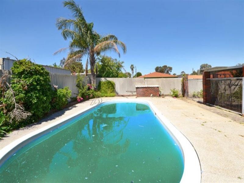 90 Girrawheen Avenue, Girrawheen WA 6064