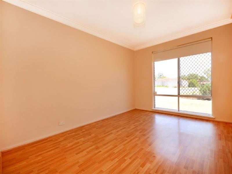 4 Harford Way, Girrawheen WA 6064