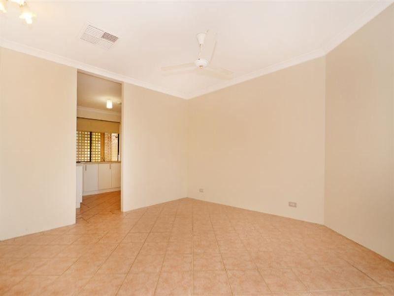 9 Pinetree Close, Alexander Heights WA 6064