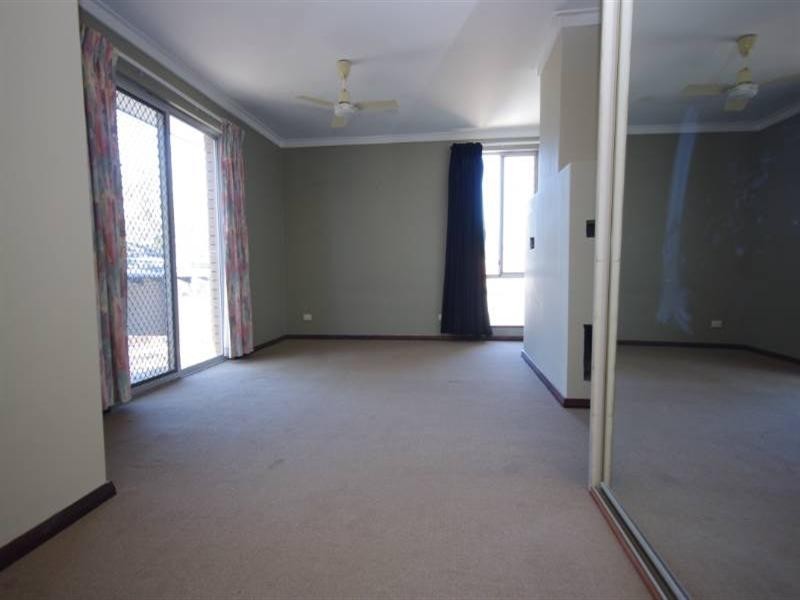 26 Whitworth Avenue, Girrawheen WA 6064