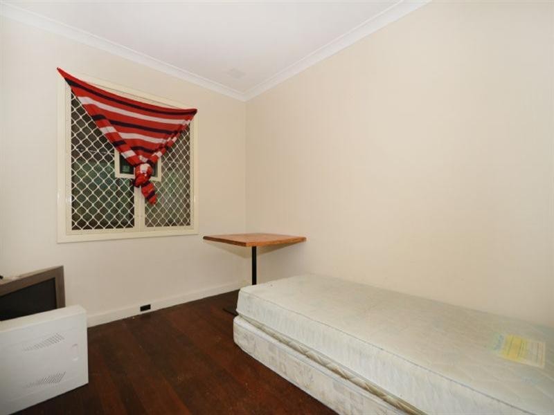 1 Amberton Avenue, Girrawheen WA 6064