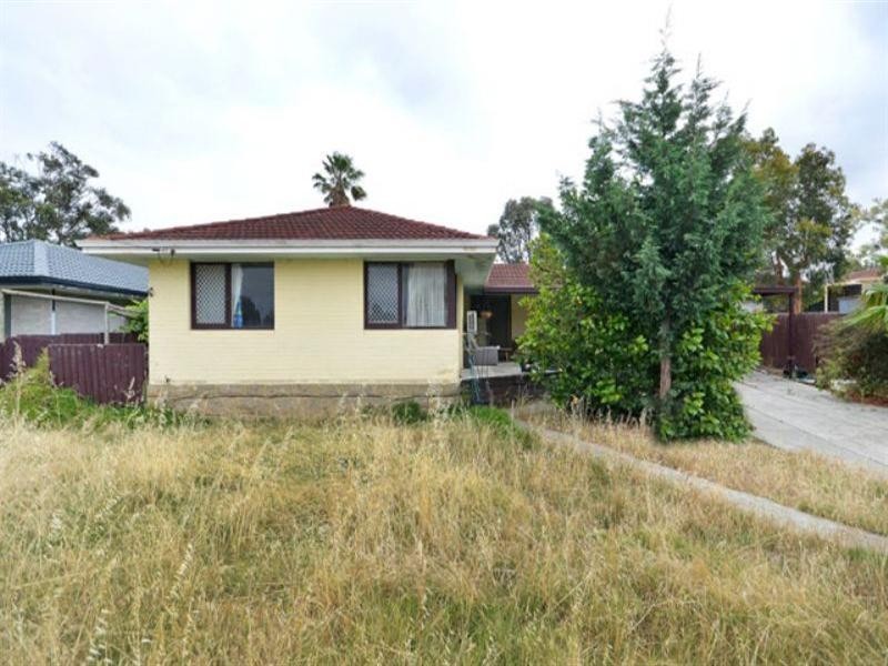 55 Nanovich Avenue, Girrawheen WA 6064