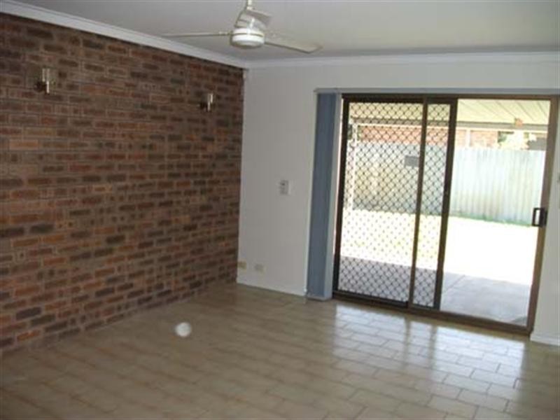 8 Fenchurch Street, Alexander Heights WA 6064