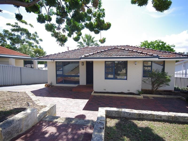 40 Harford Way, Girrawheen WA 6064