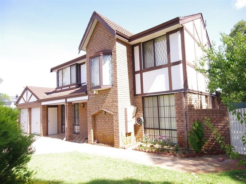 14 Caroline Green, Marangaroo WA 6064
