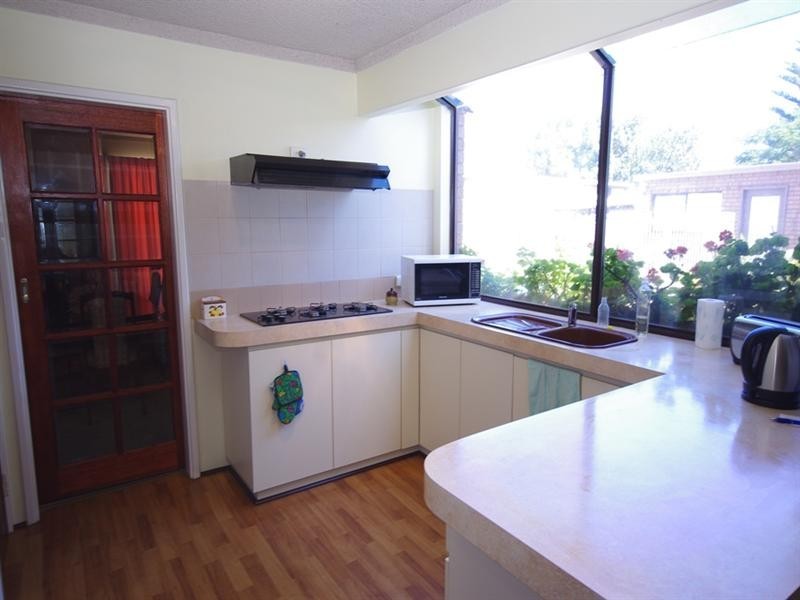 14 Caroline Green, Marangaroo WA 6064