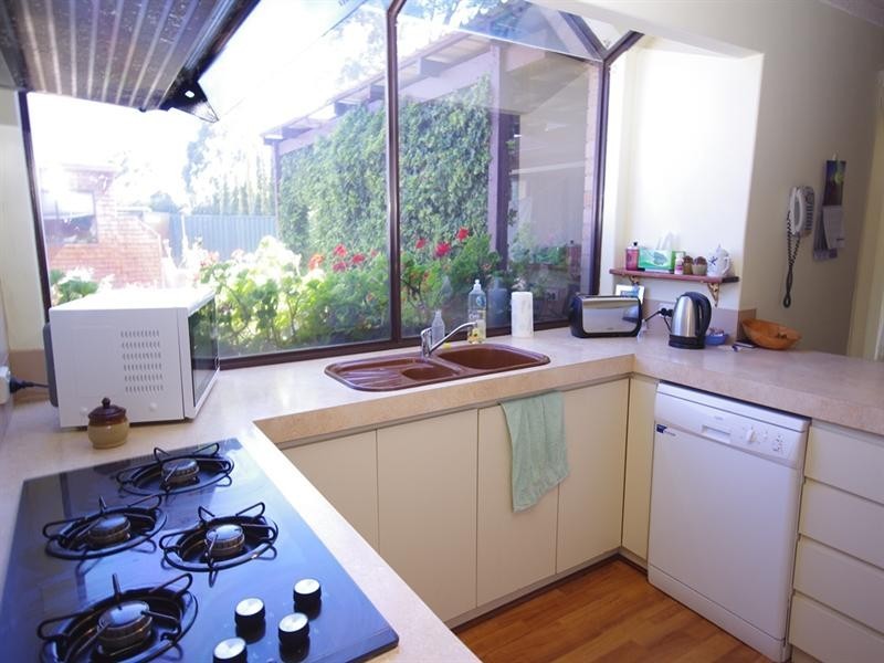 14 Caroline Green, Marangaroo WA 6064