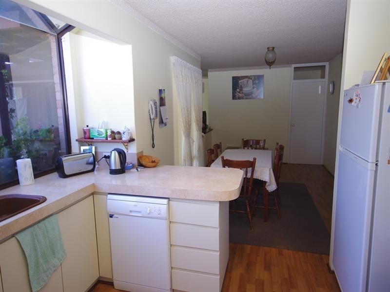 14 Caroline Green, Marangaroo WA 6064