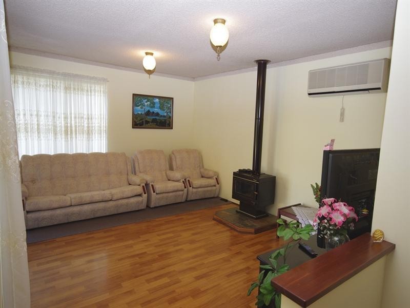 14 Caroline Green, Marangaroo WA 6064