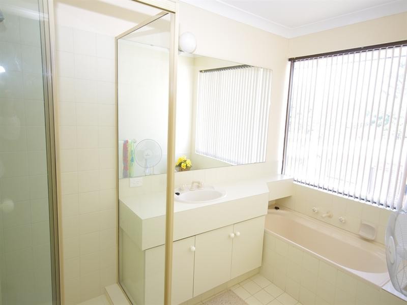 14 Caroline Green, Marangaroo WA 6064