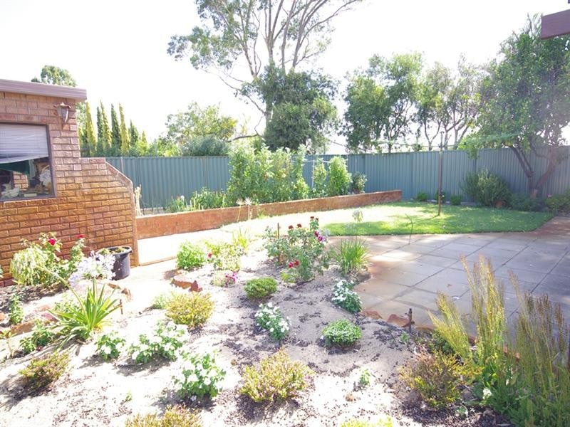 14 Caroline Green, Marangaroo WA 6064