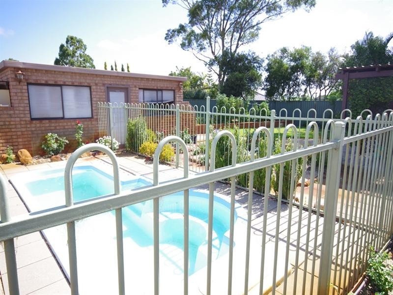14 Caroline Green, Marangaroo WA 6064