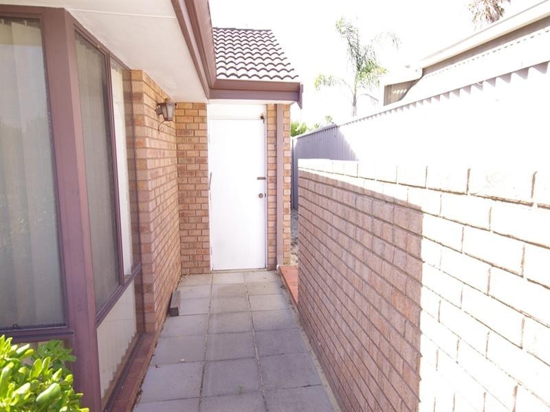 14 Caroline Green, Marangaroo WA 6064