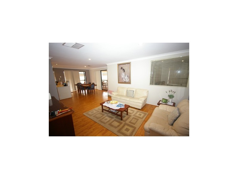 10 Esmerelda Pass, Darch WA 6065