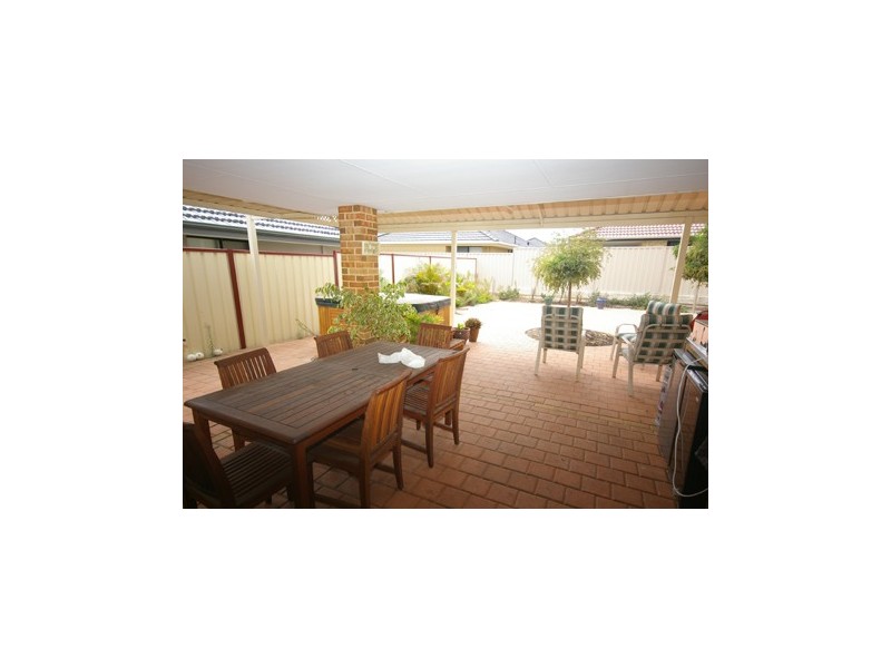 10 Esmerelda Pass, Darch WA 6065