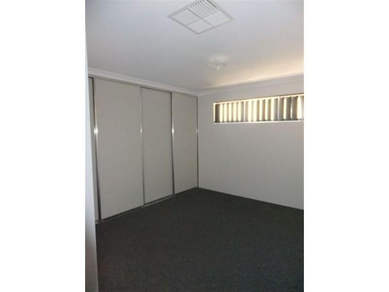 5 Vandia Pass, Madeley WA 6065