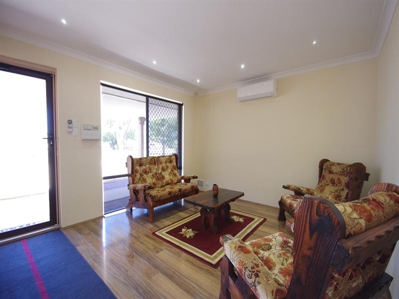 298 Illawarra Crescent, Ballajura WA 6066