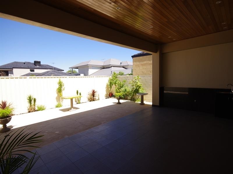 16 Derril Avenue, Dianella WA 6059