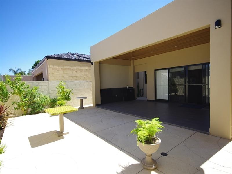 16 Derril Avenue, Dianella WA 6059