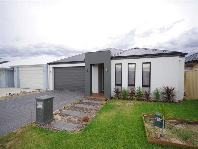 11 Trojan Bend, Madeley WA 6065