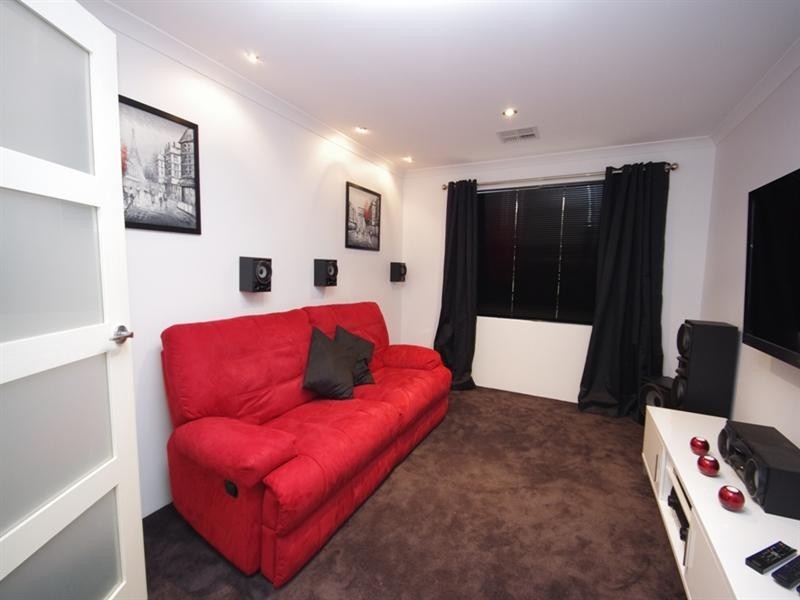 11 Trojan Bend, Madeley WA 6065