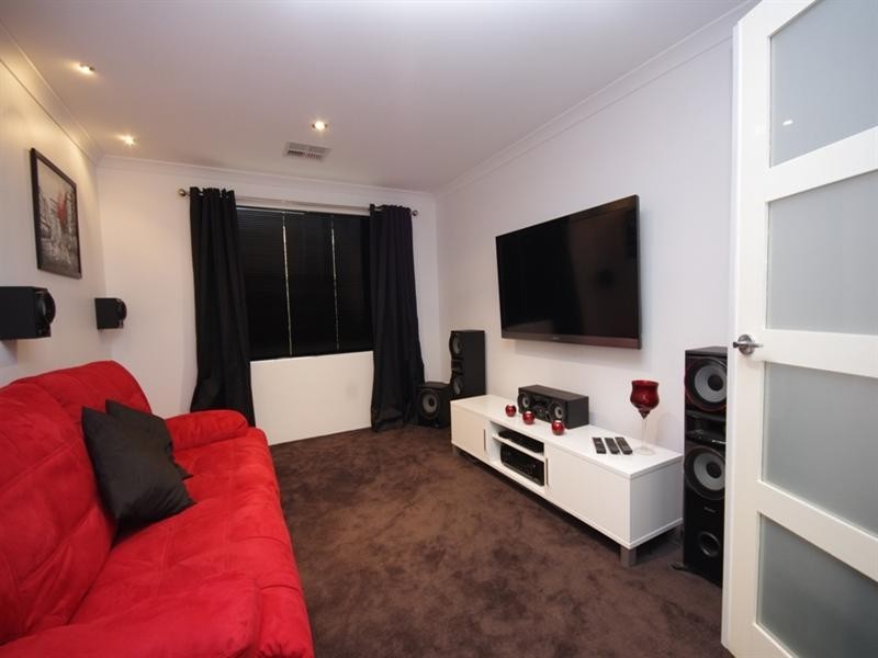 11 Trojan Bend, Madeley WA 6065