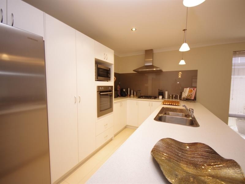 11 Trojan Bend, Madeley WA 6065