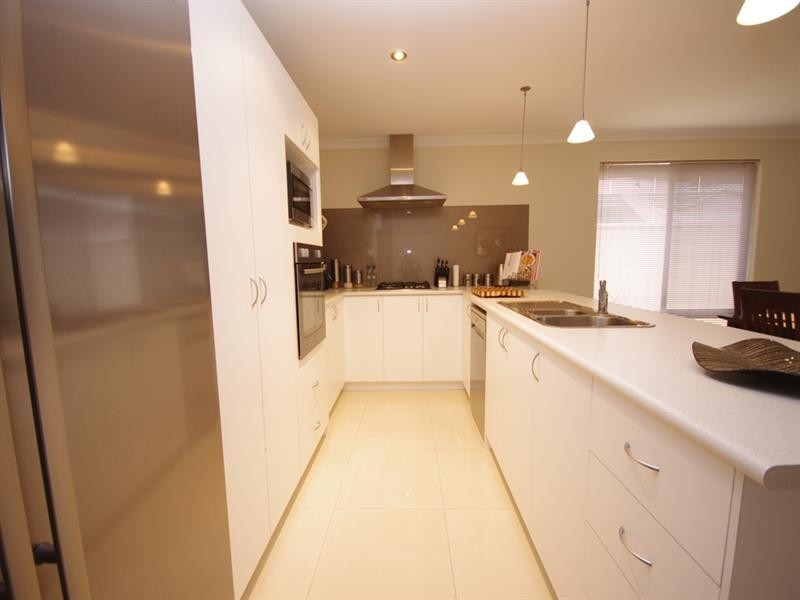 11 Trojan Bend, Madeley WA 6065