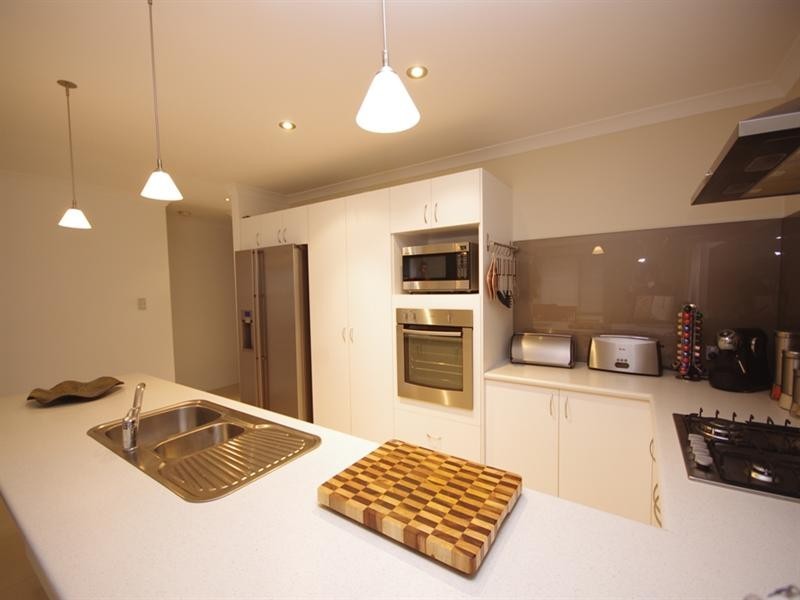 11 Trojan Bend, Madeley WA 6065