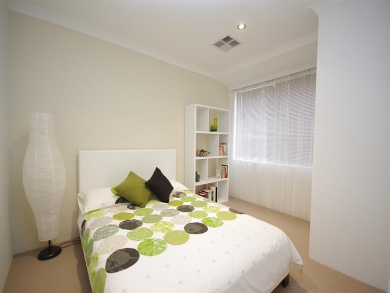 11 Trojan Bend, Madeley WA 6065