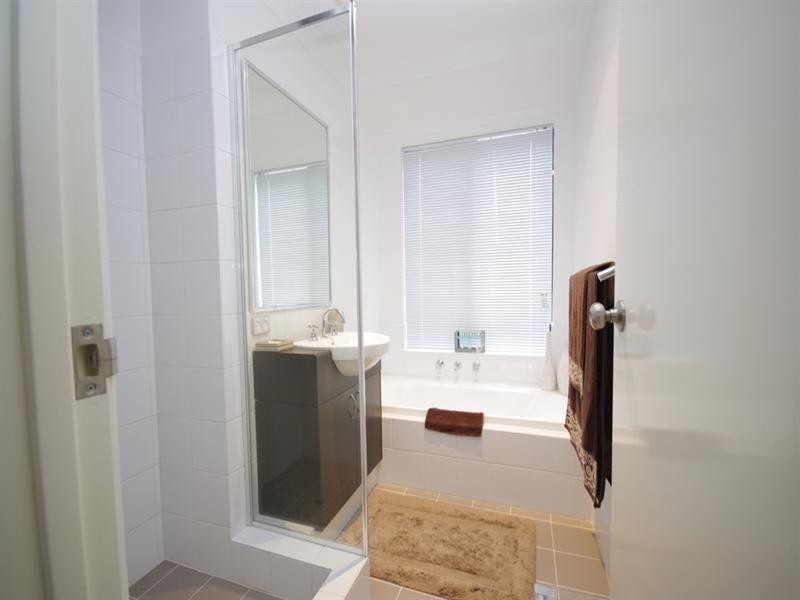 11 Trojan Bend, Madeley WA 6065